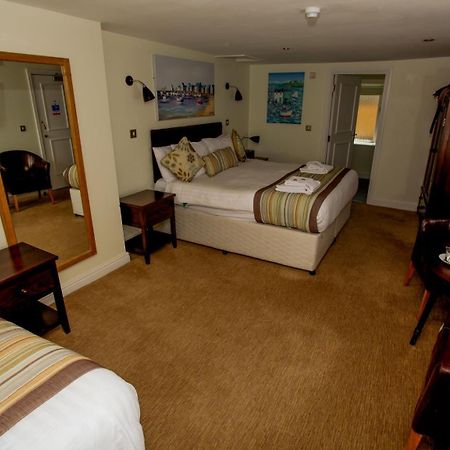 Hotel The George West Bay Habitación foto