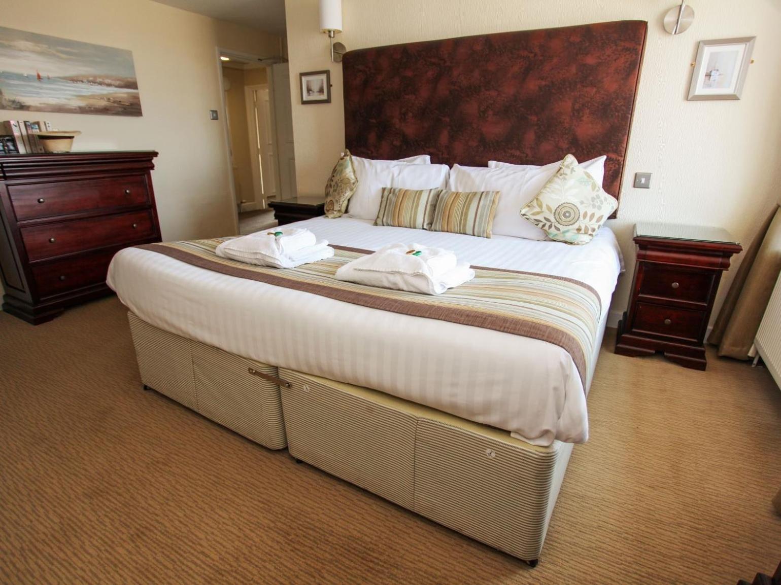 Hotel The George West Bay Habitación foto